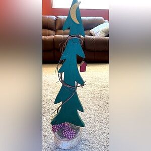 Adorable Hand-made Wooden Holiday Tree